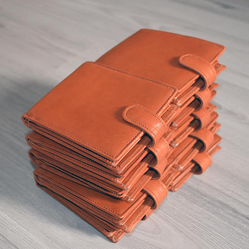 portofel barbati maro caramiziu